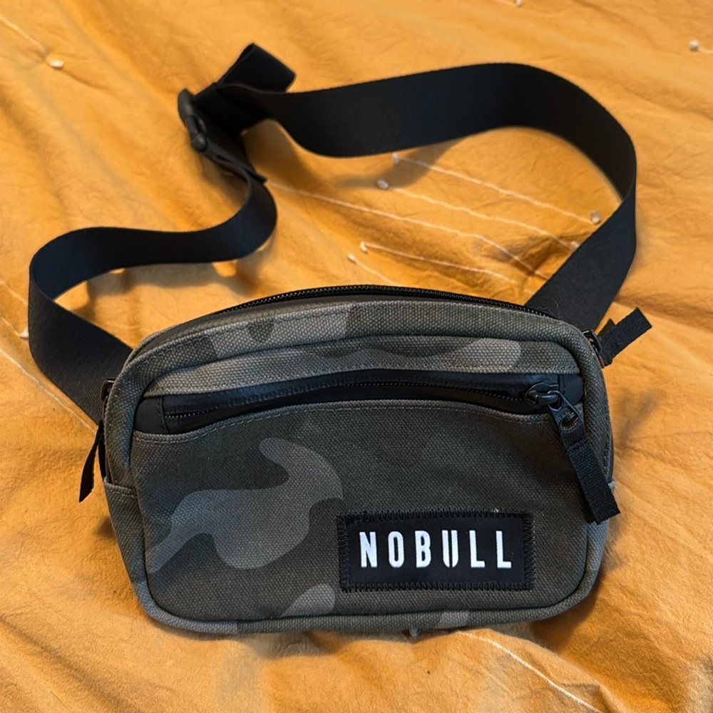 NOBULL Camouflage Crossbody Bag - Black and Green